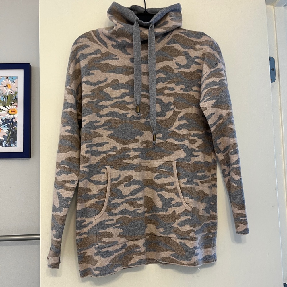 Tahari Funnel Neck Camo Print Pullover Sweater size small